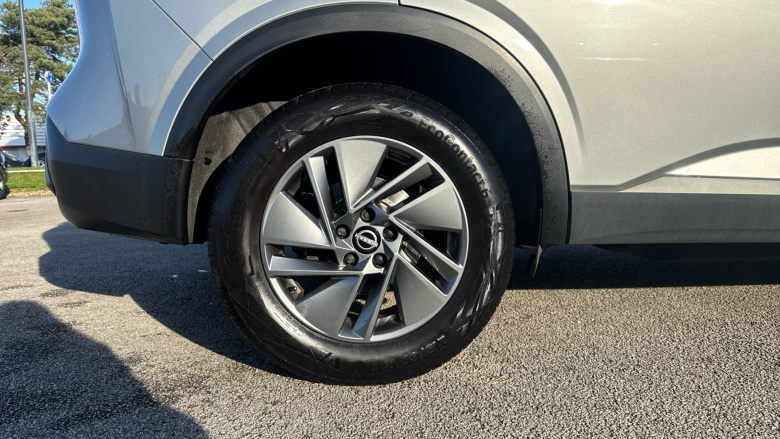 Nissan Qashqai 1.3 DiG-T MH Acenta Premium 5dr Petrol Hatchback